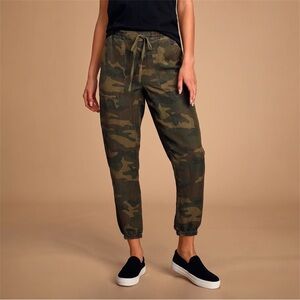 Blank NYC At Attention Green Camo Print Linen Blend Joggers - Medium